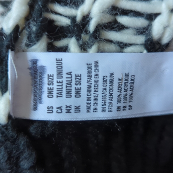 American Eagle. Unisex Heavy-Knit Toque. Black and White Patterned - Picture 5 of 6